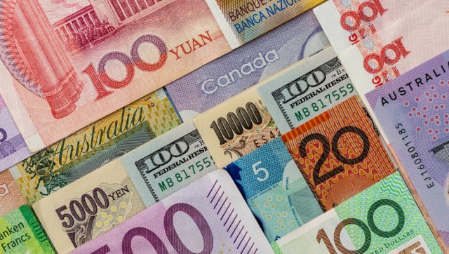 В Госдуме предложили брать повышенный налог с валютных вкладов