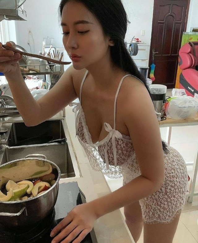 Девушки, которые случайно нагнулись