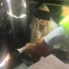 На жительницу Владивостока, разбившую лобовое стекло в патрульной машине, завели уголовное дело