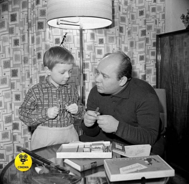 Ностальгическая фотоподборка: советские кинозвёзды в домашней обстановке