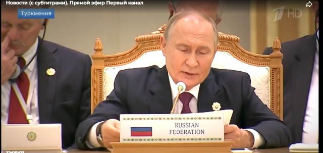 Интересно, об кого он козявку вытрет