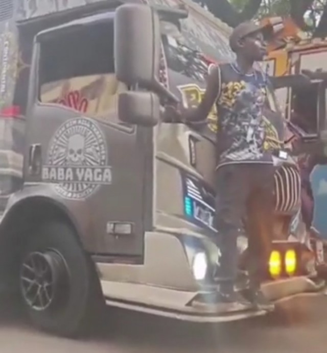 Угольки и танцующие автобусы с "BABA YAGA"