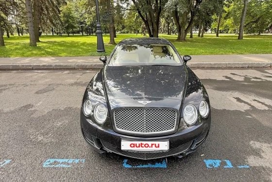 В России на продажу выставили Bentley Flying Spur по цене Lada Vesta