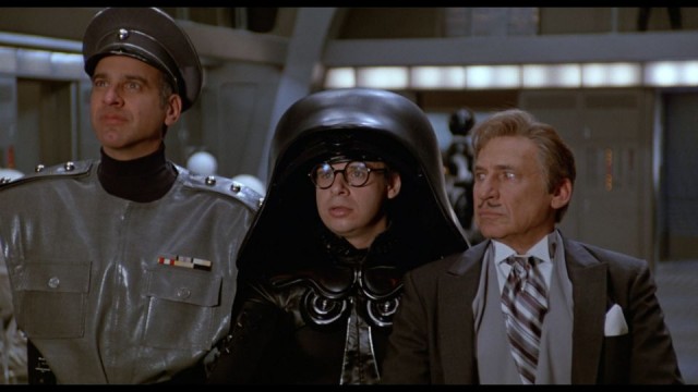 Как вы думаете,кто носил эту маску?