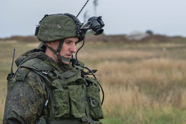 В Крым перебросили 2500 десантников