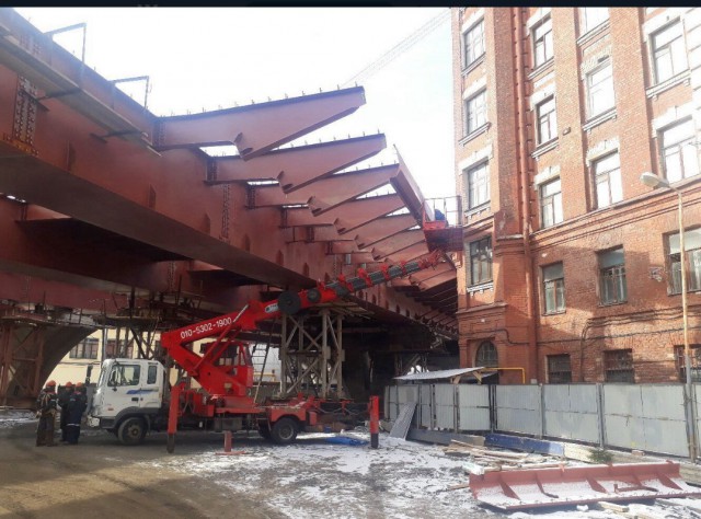 Вот какой чудесный вид из окна дома! А вы говорите ГОСТы и СНИПы...