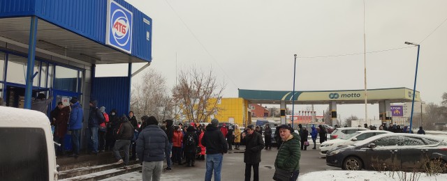 Это пешеходный переход возле конного рынка в Харькове
