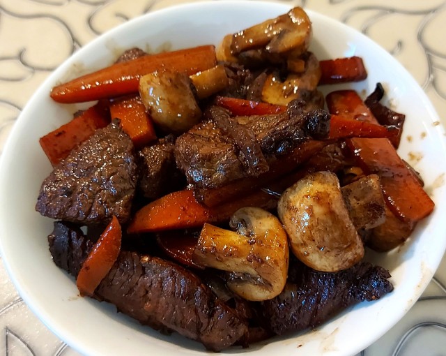 Мясо по-бургундски. Boeuf Bourguignon