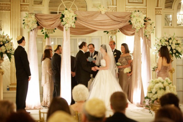 Кому война...а кому..счастья молодым