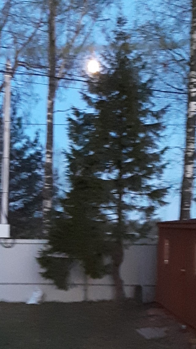 Луна за горой Монвизо