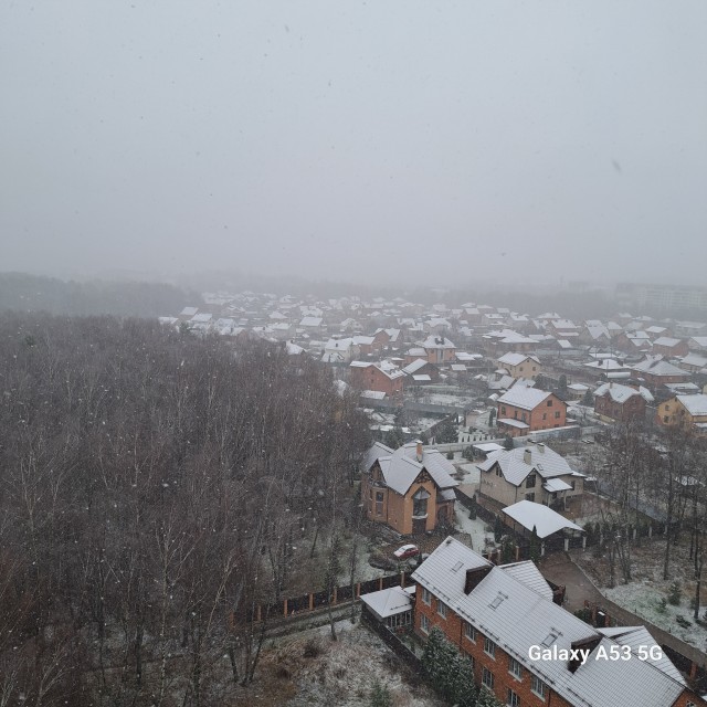 Санкт-Петербург засыпало снегом