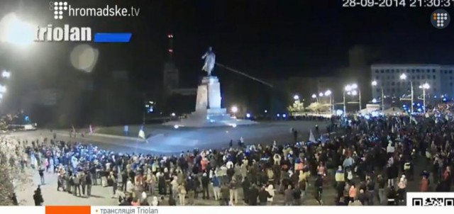 Опять украинцы к памятнику пристают