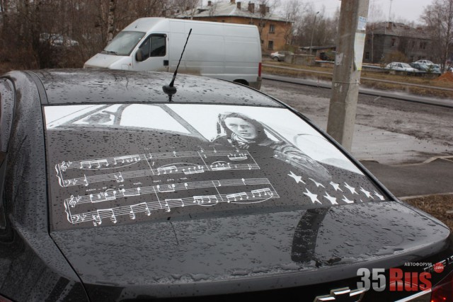 Настало время наклеек на авто
