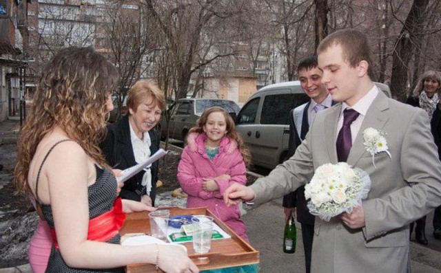 Пришли такие за невестой, но их ждали суровые конкурсы и выкуп