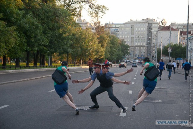 Школьники и полицай