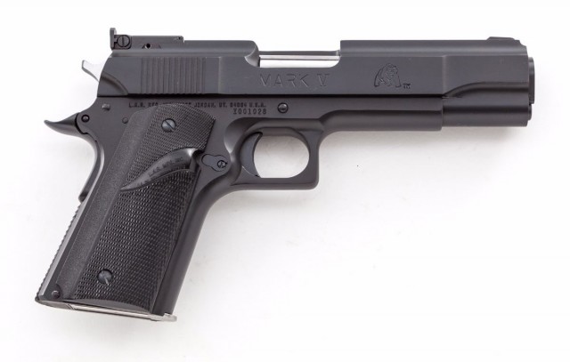 Стрельба из Desert Eagle в тире