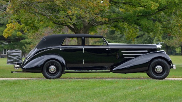 10 самых дорогих автомобилей аукциона Mecum за 2022 год.
