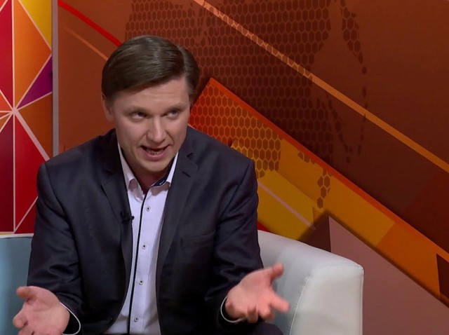 «Не раздвигать ноги» до свадьбы призвал россиянок директор Института демографического развития