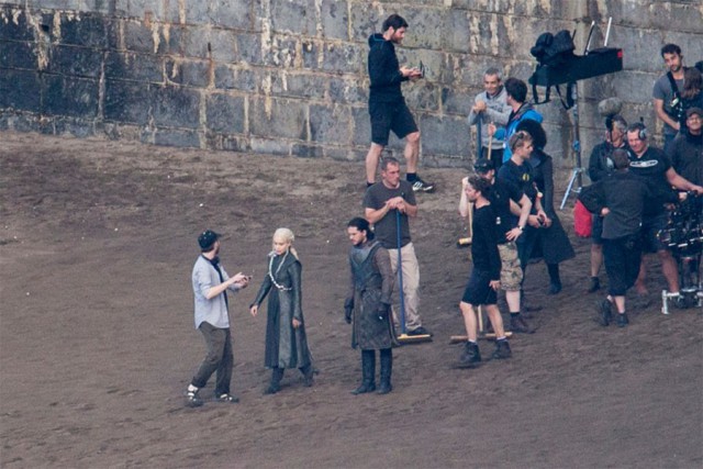 Эмилия Кларк на съёмках седьмого сезона "Игры престолов"