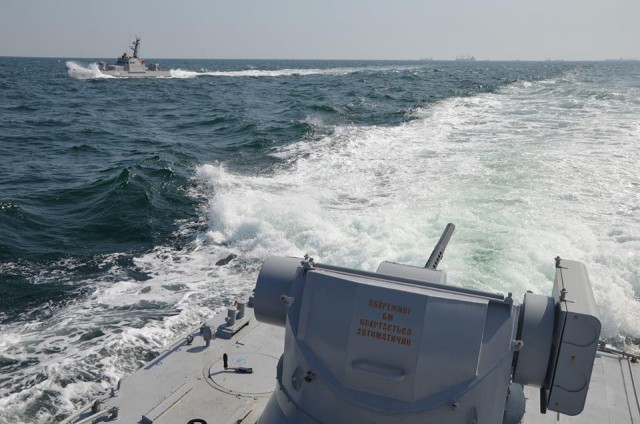 Три корабля ВМС Украины пересекли российскую границу