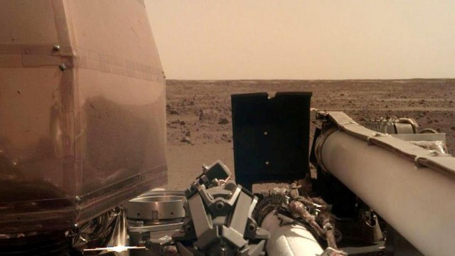NASA впервые удалось записать шум ветра на Марсе