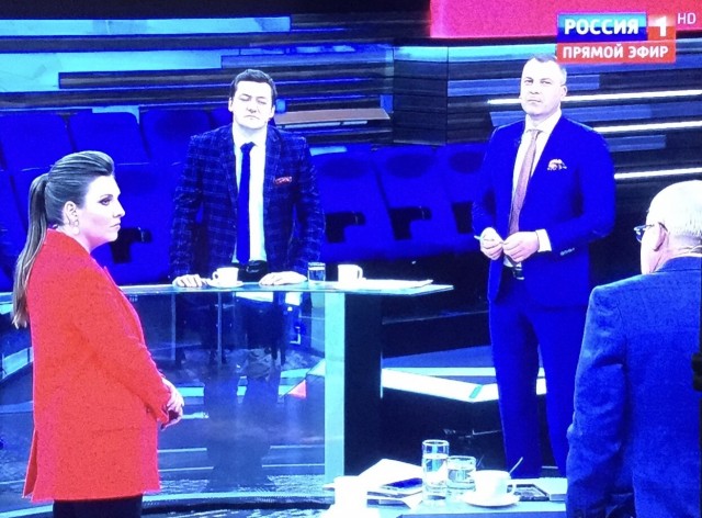 На двух участках в Минске члены комиссии отказались подписывать протоколы. Есть видео