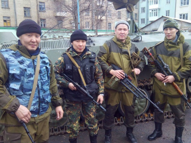 Украинские войска стягивают технику к границе