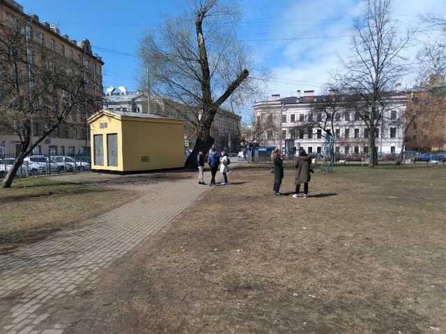 В центре Петербурга появилось граффити с Навальным и подписью «Герой нового времени
