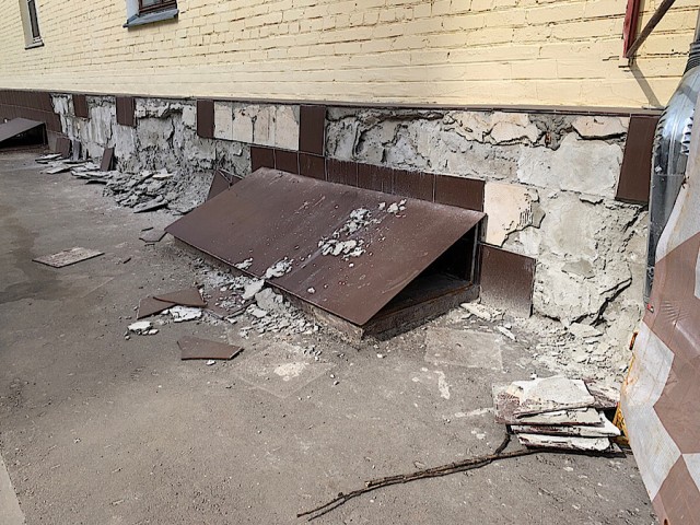 В Москве обрушилась облицовка малого каменного моста.