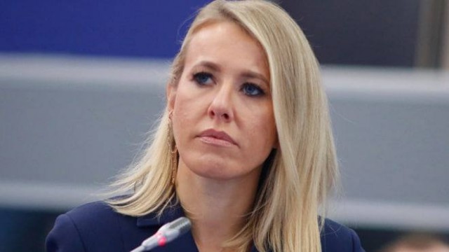 РИА Новости пишут, что Ксения Собчак покинула Россию и якобы уехала в Литву через Беларусь