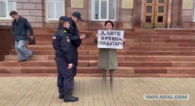 Мишустин предложил подключить все мощности к производству средств защиты