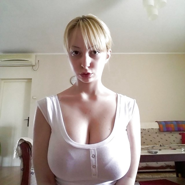 Полна пазуха цицок