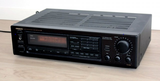 Неоновая Аудиофилия. FM -тюнеры. Что это и с чем едят