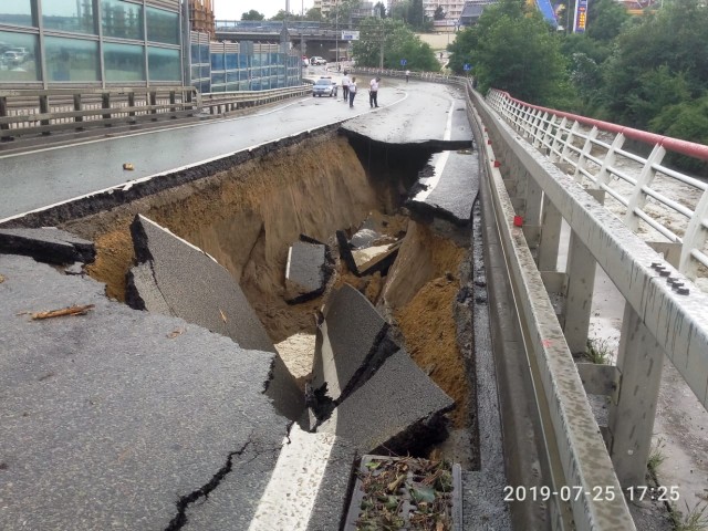 В Сочи обрушилась федеральная дорога