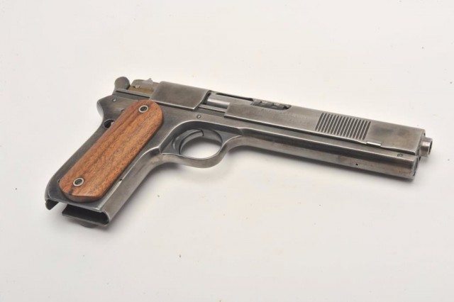 Первый в ряду "Кольтов": Colt M1900