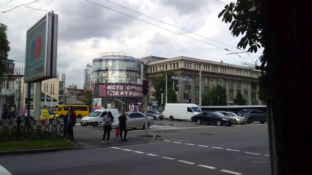 Продолжил жить на Украине
