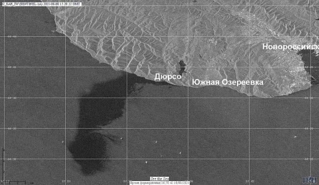 "200-метровый" разлив нефти у Новороссийска оказался в 400 тысяч раз больше