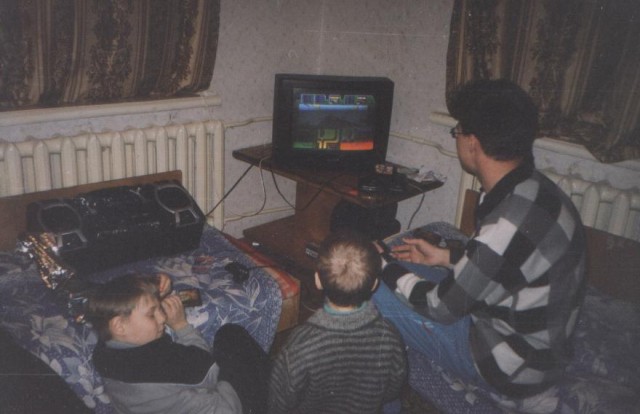 Домашняя игровая атмосфера 90-х
