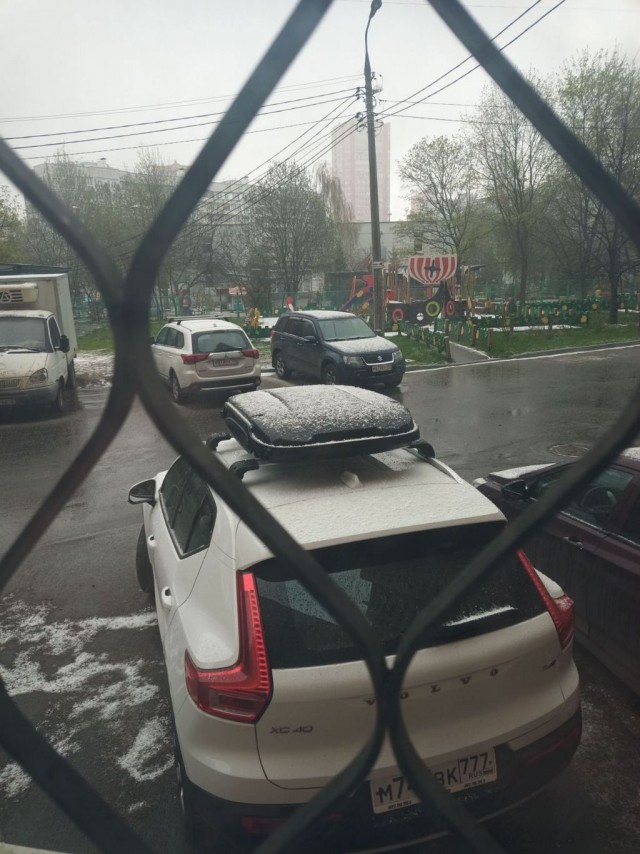 4 мая — в Москве идёт снег (а местами и град)