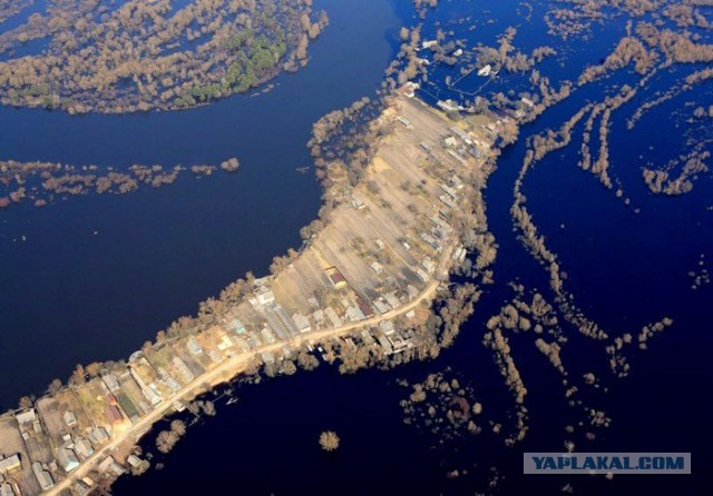 Элитный поселок на юге Москвы превратился в озеро