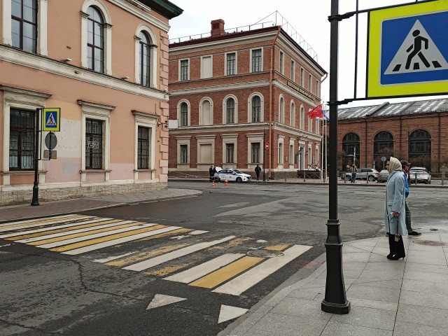 СПБ! Автобус упал в воду после столкновения с каршерингом у Поцелуева Моста