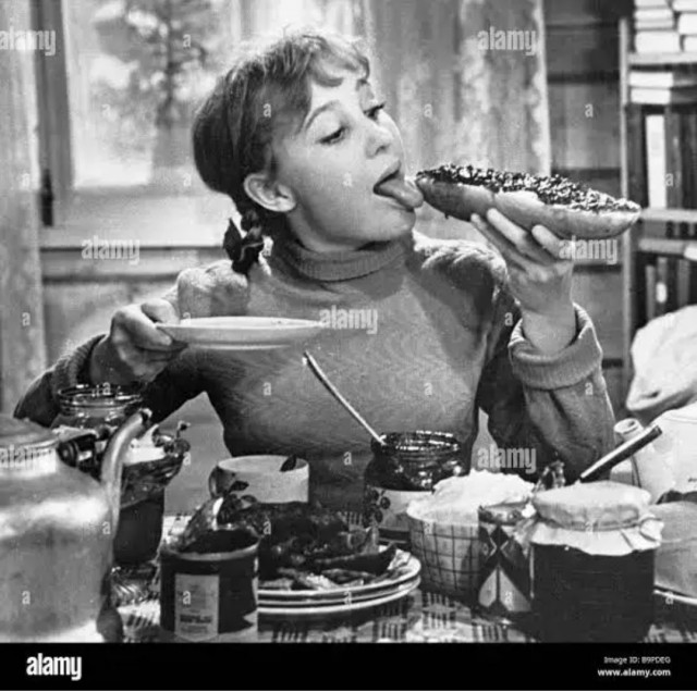 Чаплин в юбке.