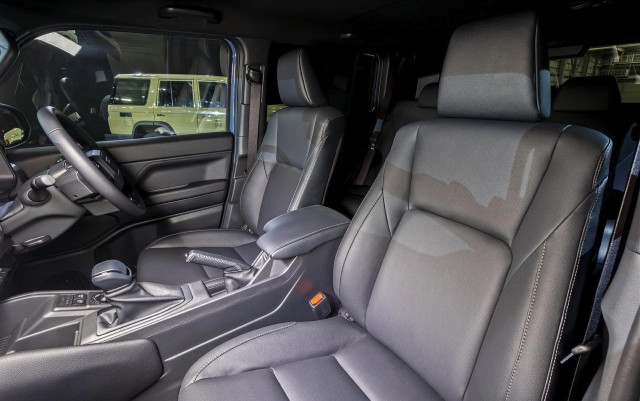 Toyota начала продажи компактного рамного внедорожника Land Cruiser FJ («бэби-Крузак»). Цена в базе - от 3,2 млн рублей