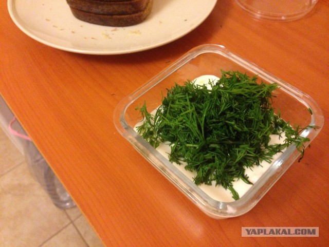 Гренки чесночные к пиву с соусом