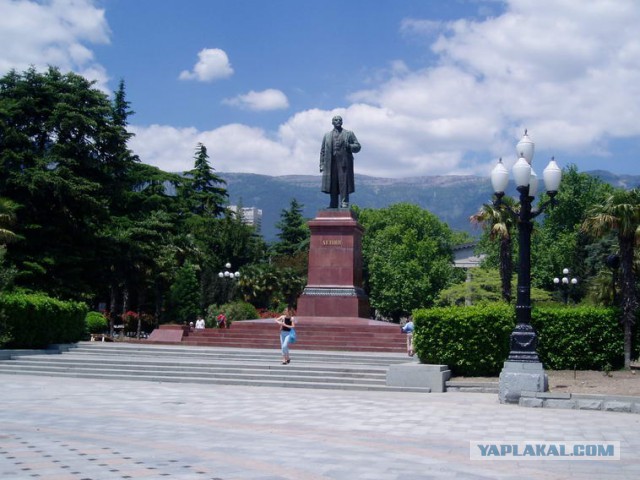 Памятники Ленину