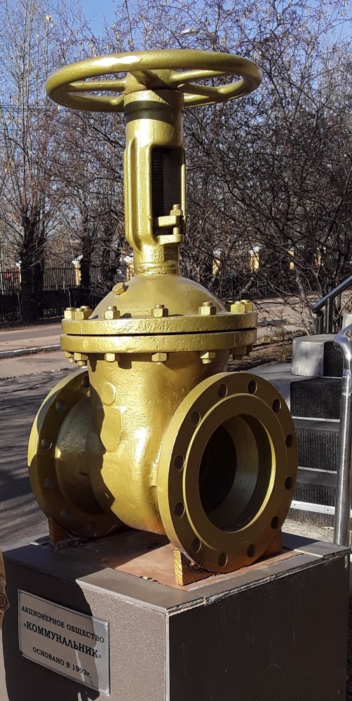 Советские монументы и уличные памятники
