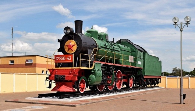 Памятник паровозу