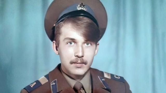 Побрился налысо, стал успешным актером и 20 лет в браке с коллегой по цеху: Как живет Кирилл Полухин