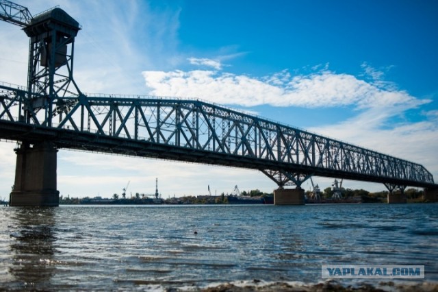 В Астрахани перекрыт Старый мост через Волгу