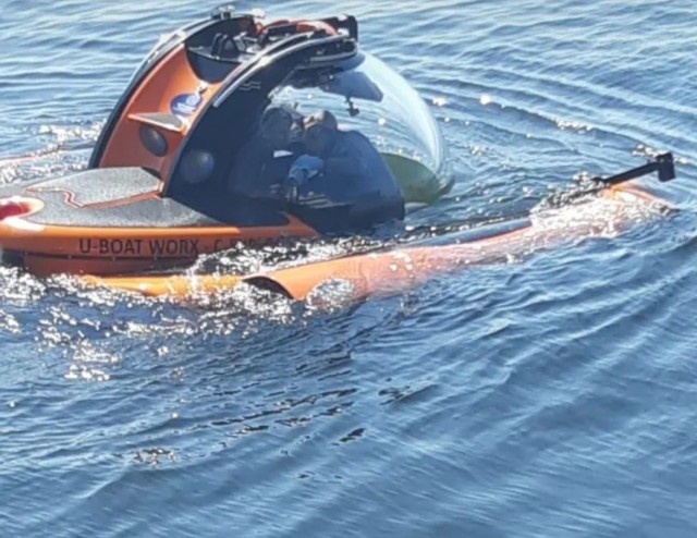 Погибшим морякам посвящается .